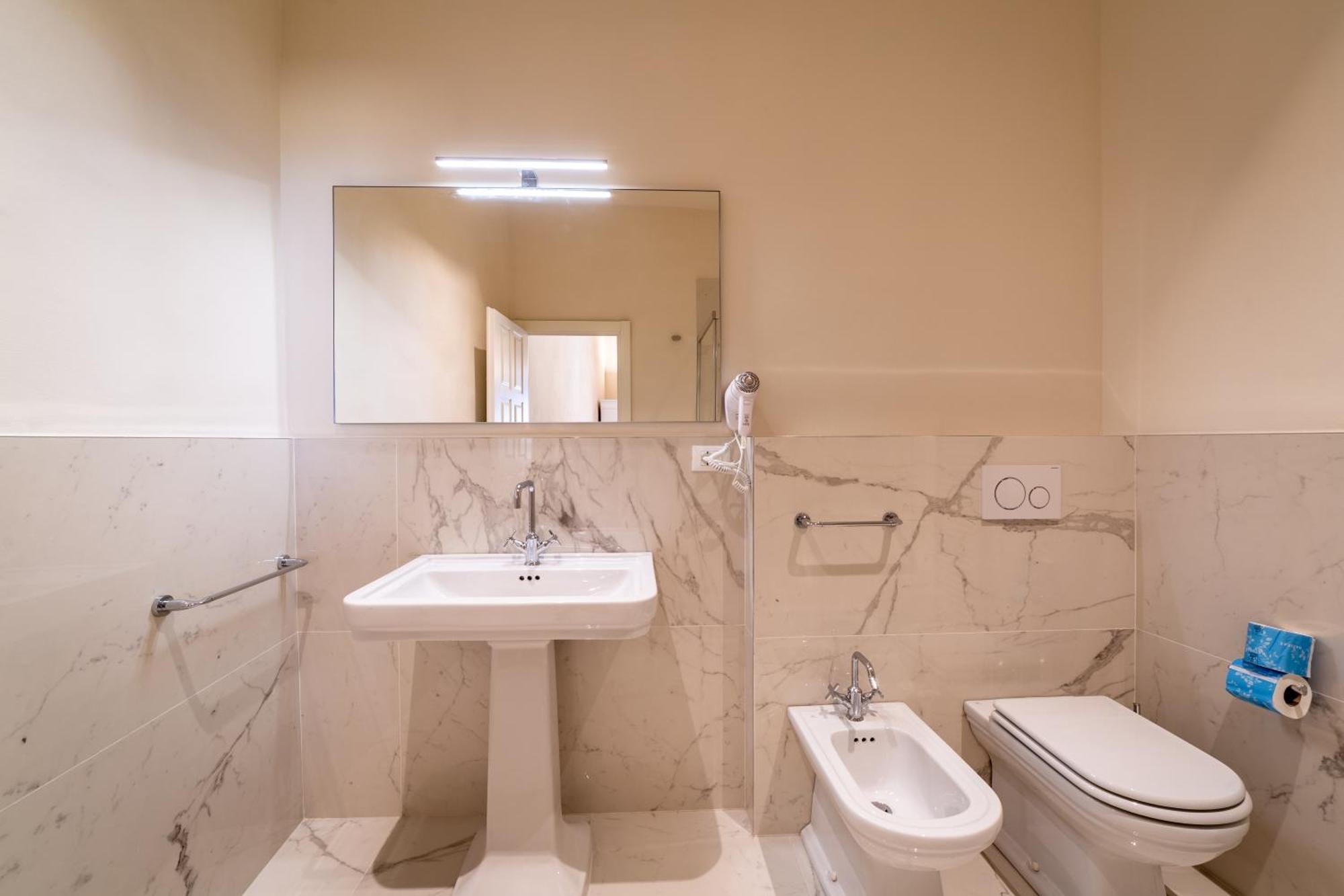 Residenza D'Epoca Palazzo Salviati Quaratesi Hotel ฟลอเรนซ์ ภายนอก รูปภาพ